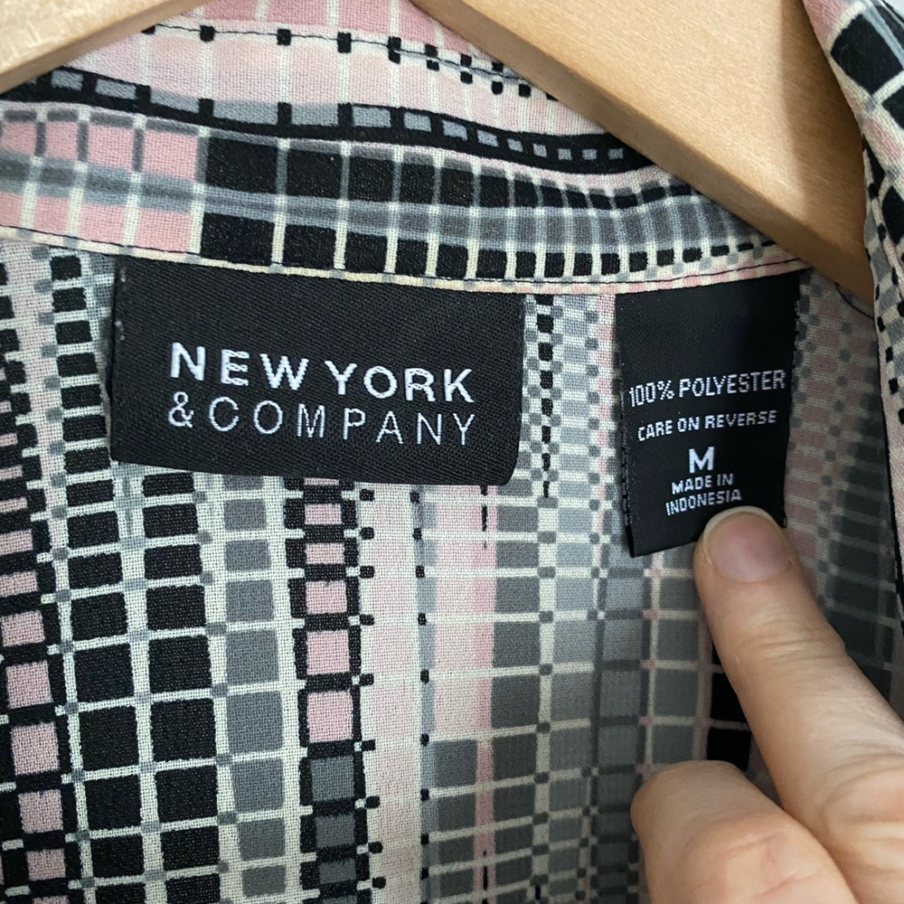 NWOT New York and Company button down blouse - Picture 3 of 4